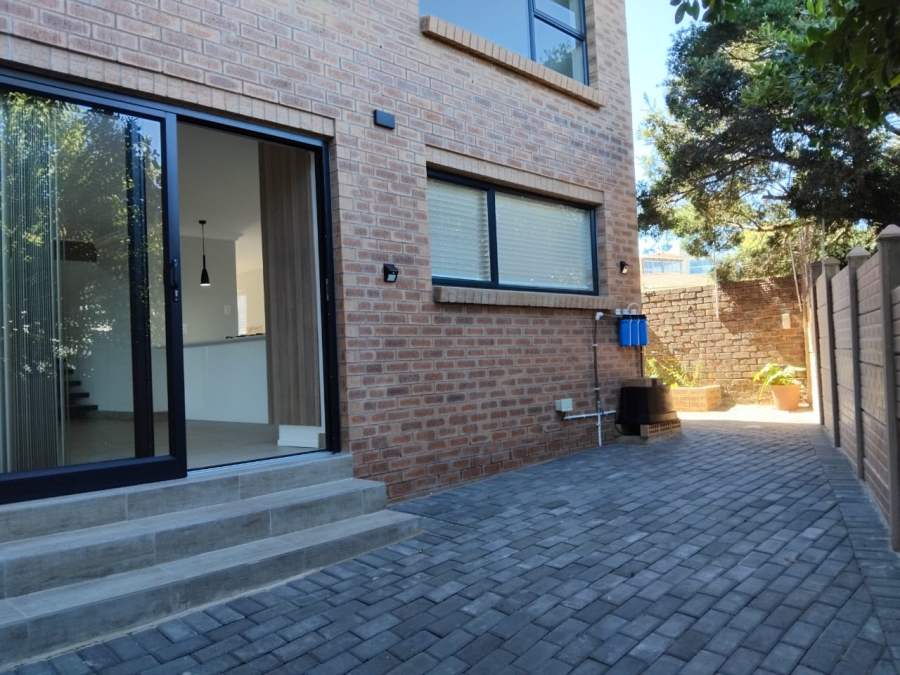 4 Bedroom Property for Sale in Wavecrest Eastern Cape